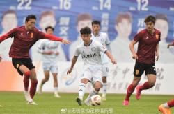 雷速体育官方-球队在比赛中排兵布阵化解危机