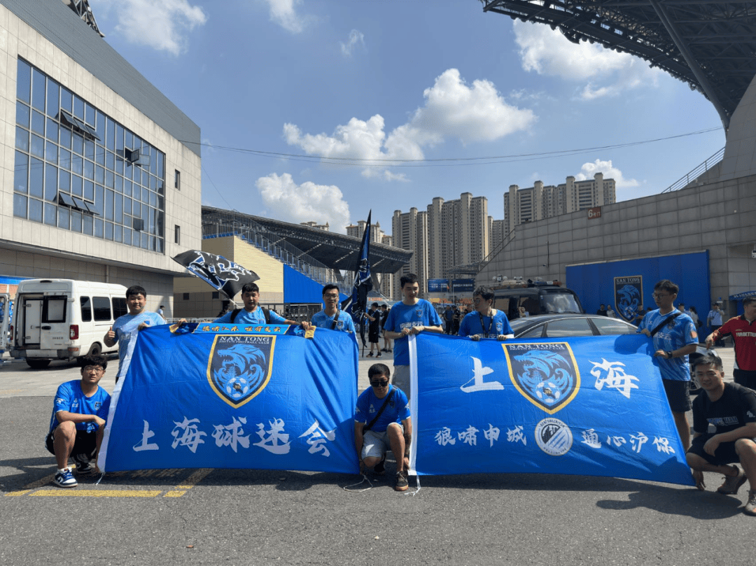 关于球队举行球迷节庆活动，推动团队凝聚的信息