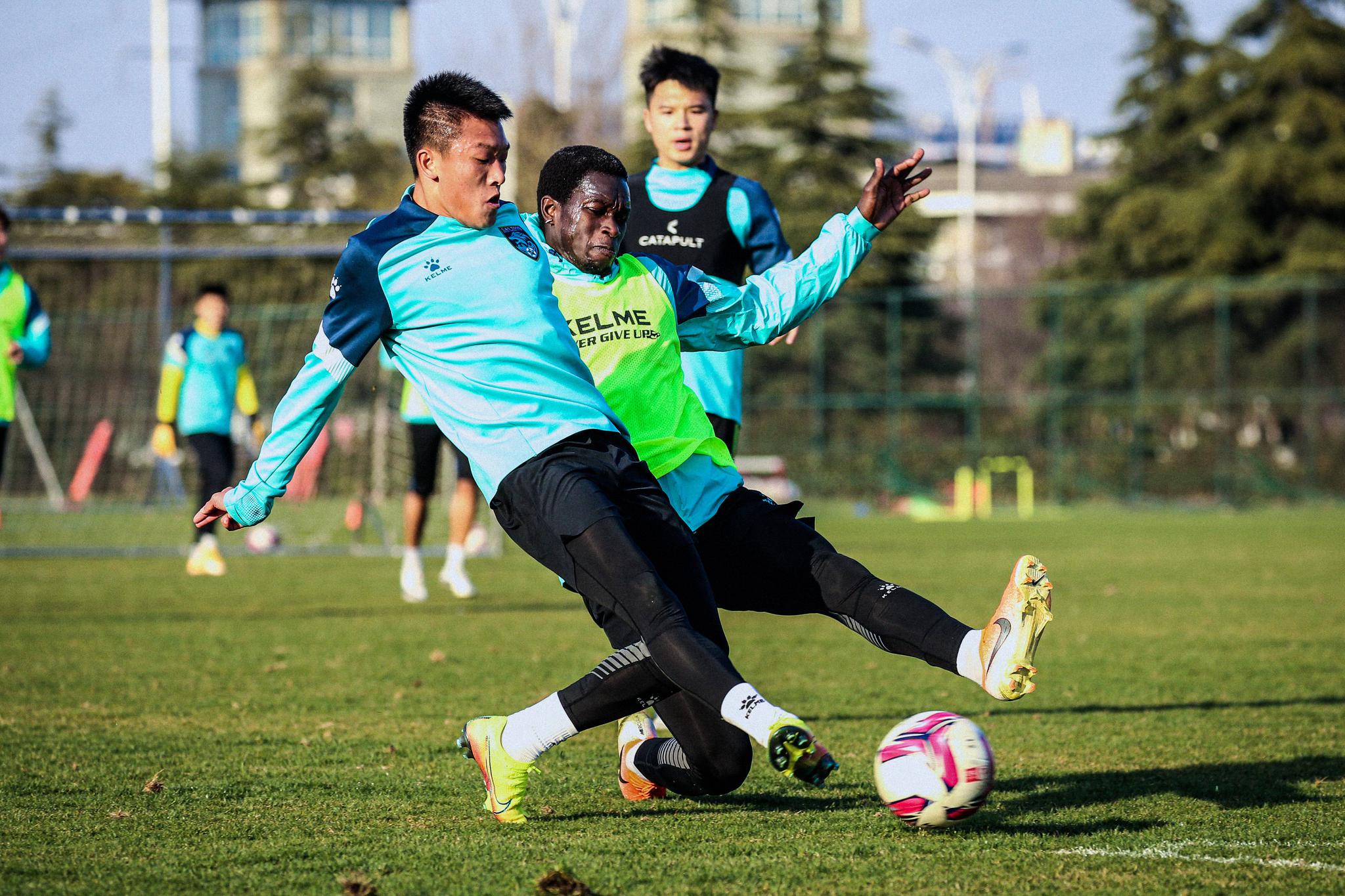 球队在比赛中排兵布阵化解危机 球队在比赛中排兵布阵化解危机