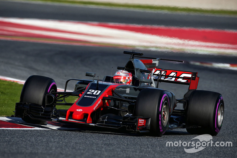 红牛二队轻取梅赛德斯,塞恩斯惊艳四座 红牛二队轻取梅赛德斯,塞恩斯惊艳四座